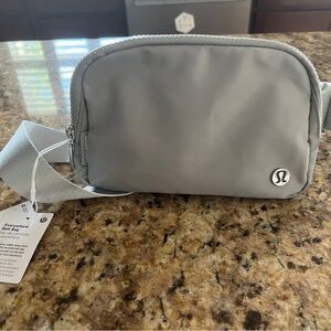 Lulelemon Everywhere Belt Bag NWT - Silver Drop
